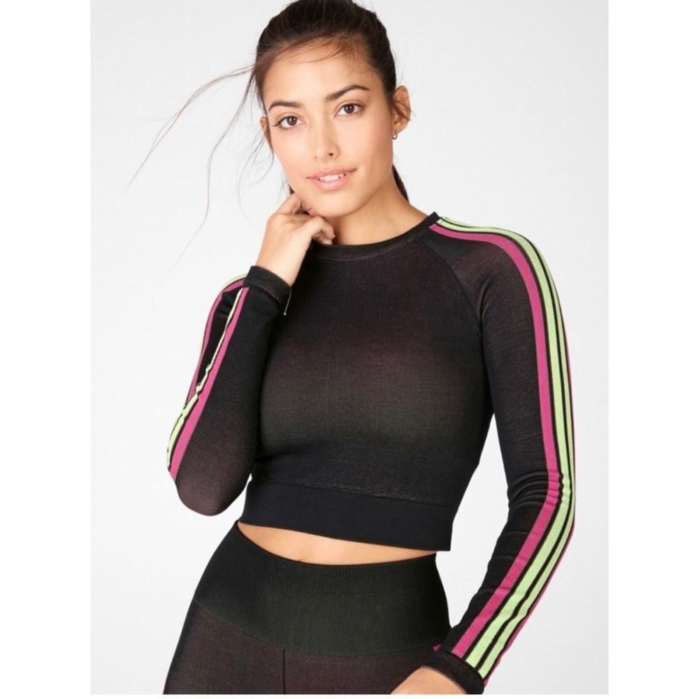 FABLETICS Black Aisley Seamless Long-Sleeve Striped Crop Top Sz. Medium